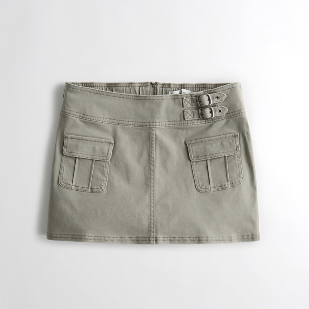 Hollister Low-Rise Cargo Mini Skirt XS